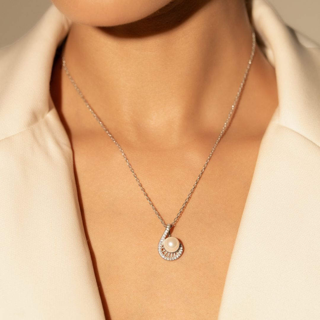 Pearl Arc Pendant With Chain