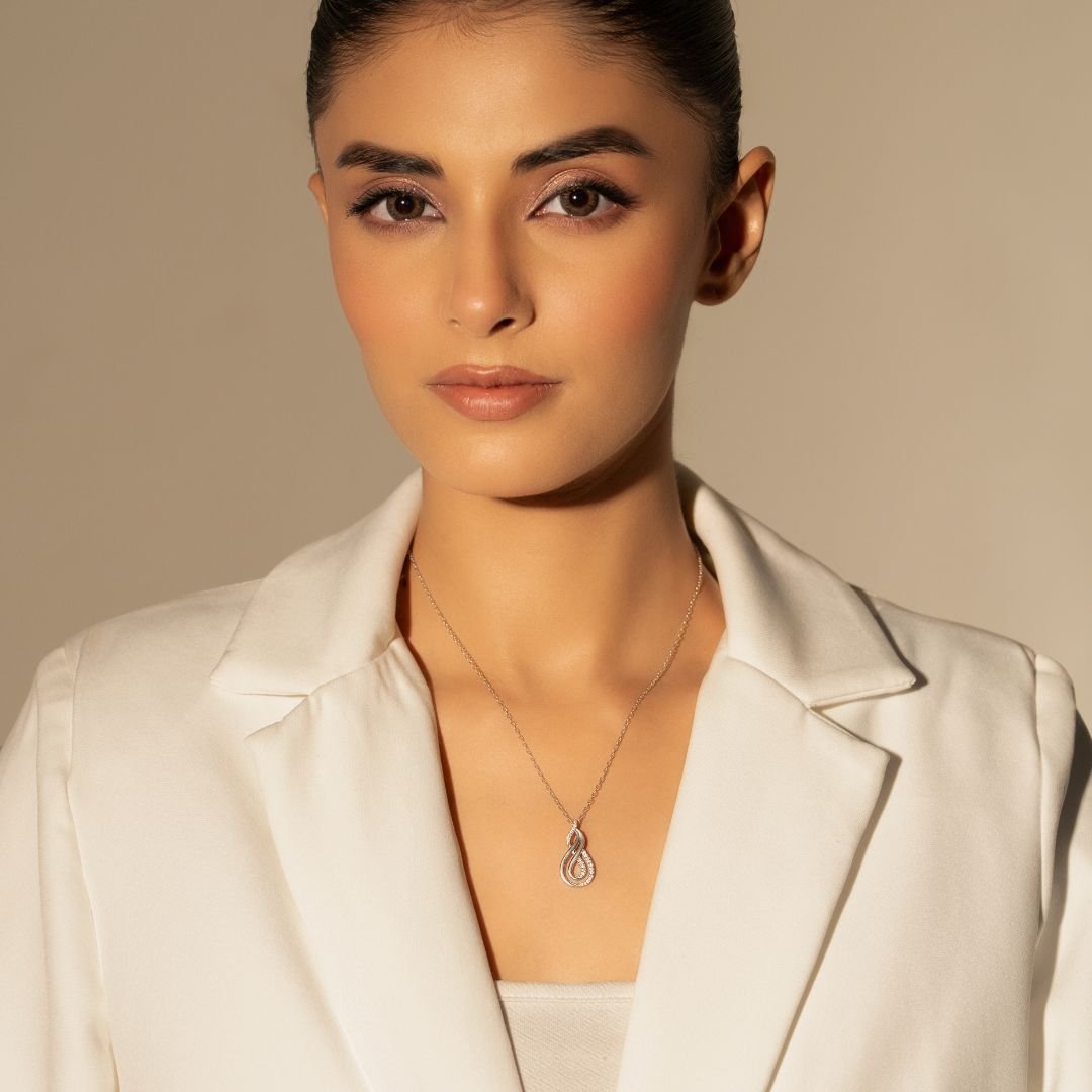 Aura Twist Pendant With Chain