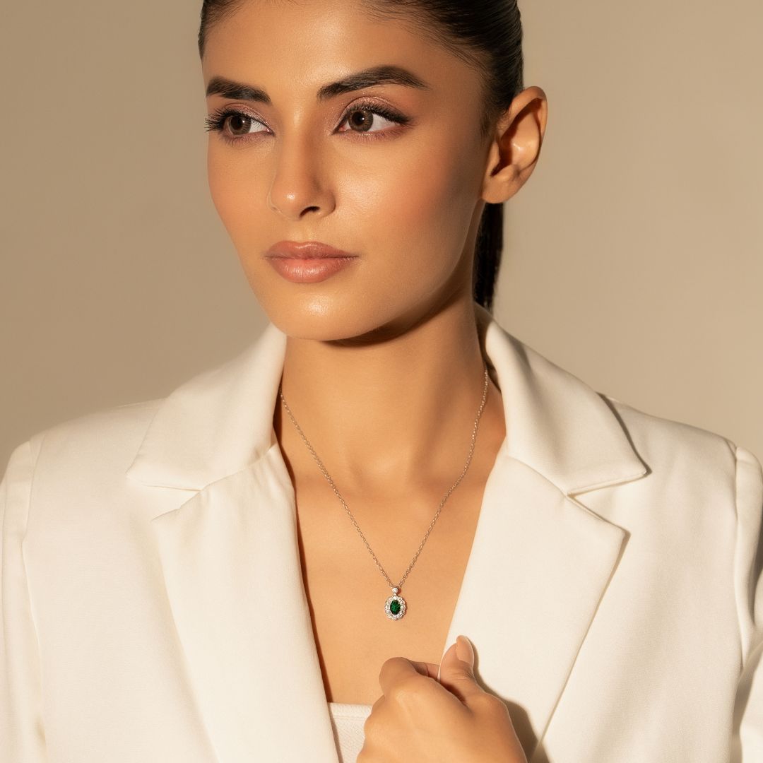 Emera Royale Pendant With Chain