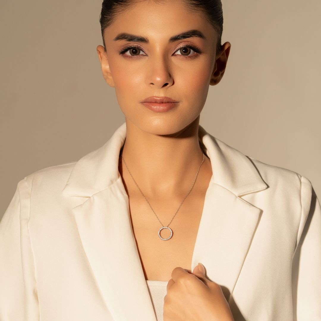 Halo Circle Pendant With Chain