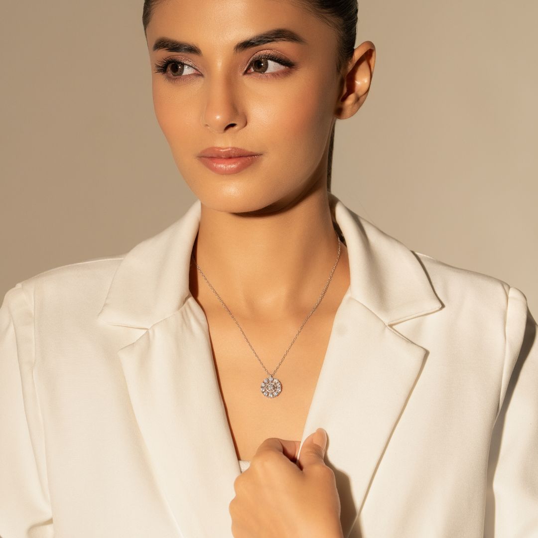 Velora Bloom Pendant With Chain