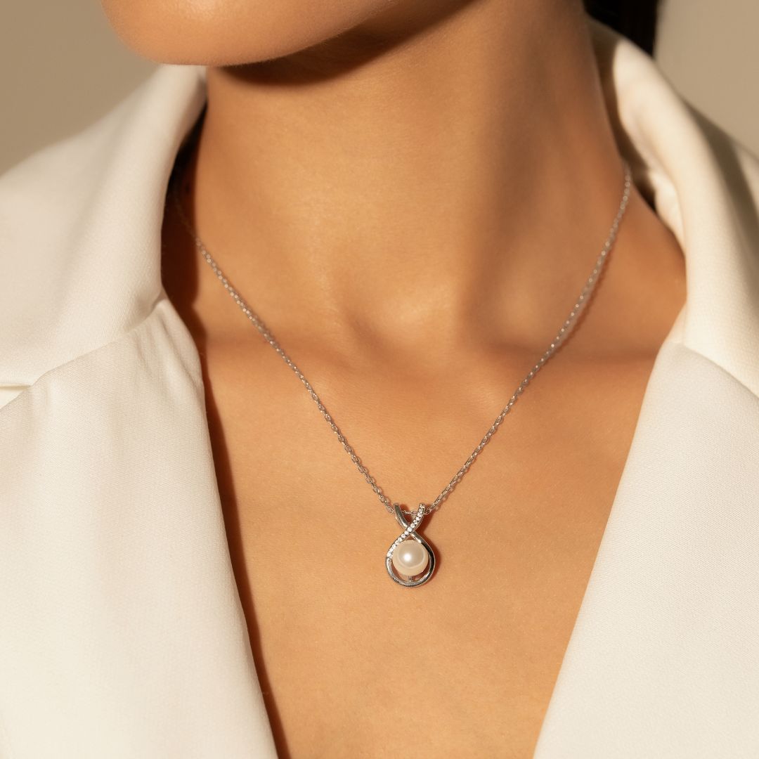 Knot Drop Pendant With Chain