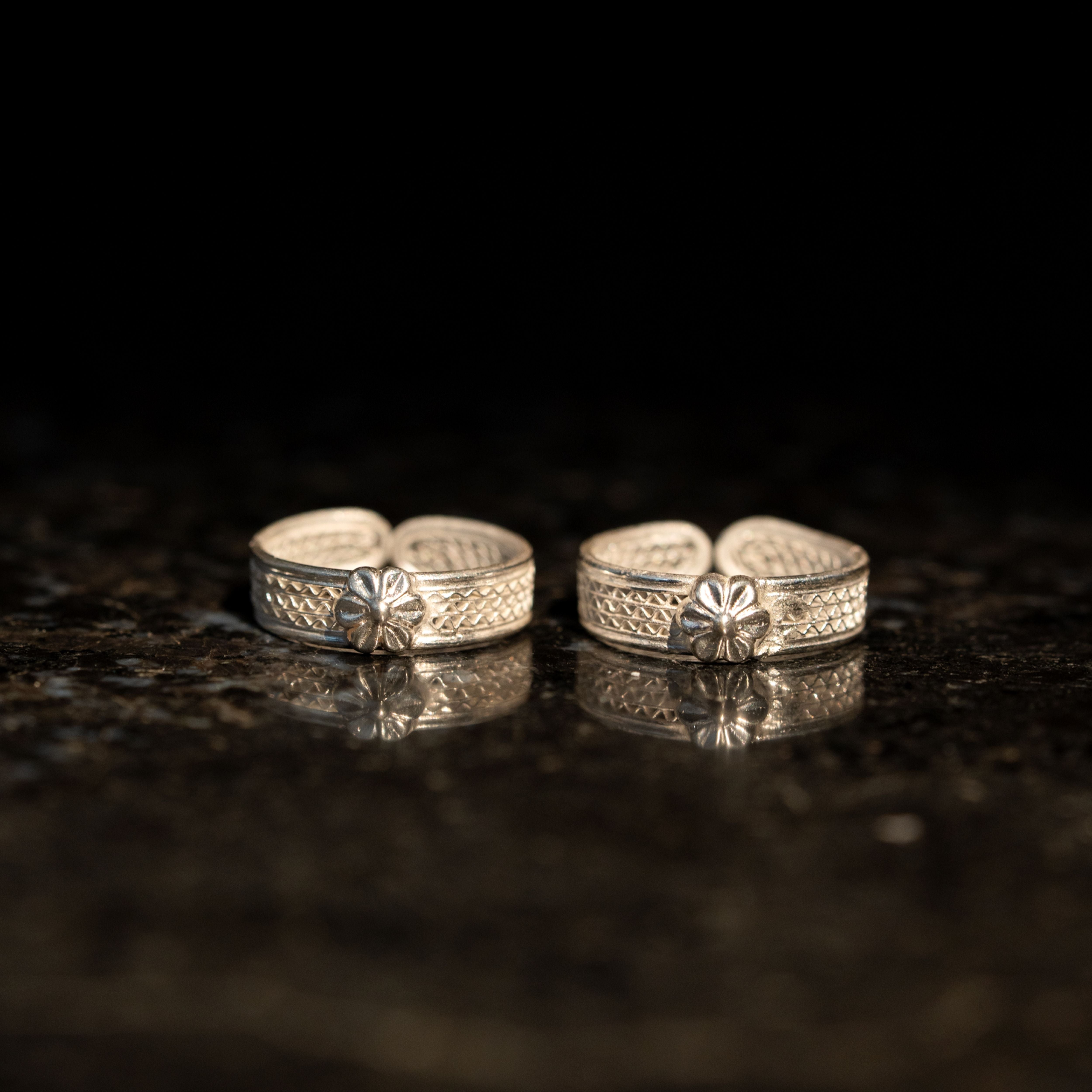 Pushp Silver Filigree Toe Ring