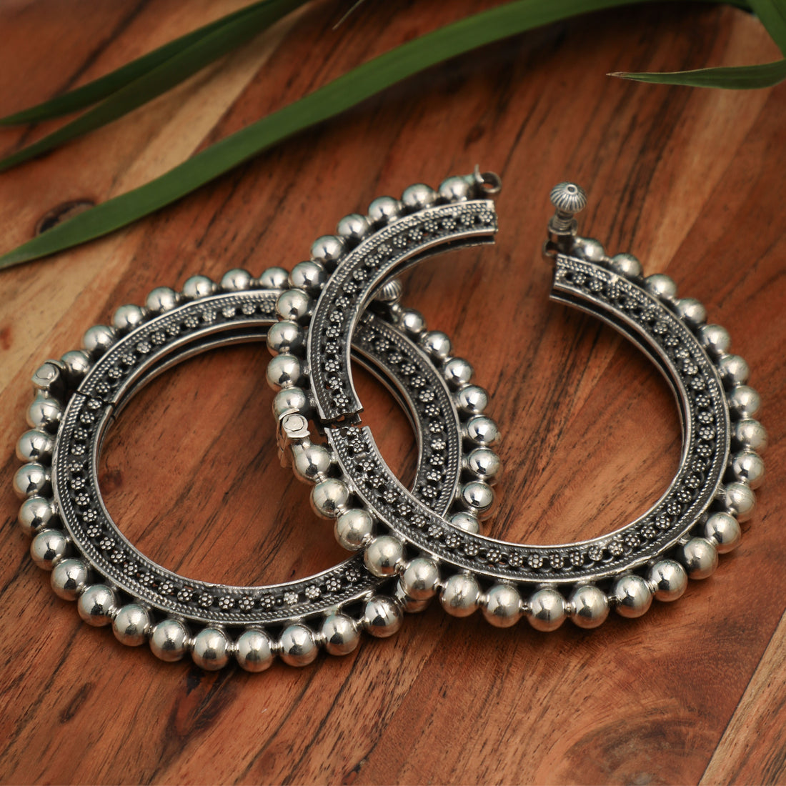 Ratnashringa Silver Bangles