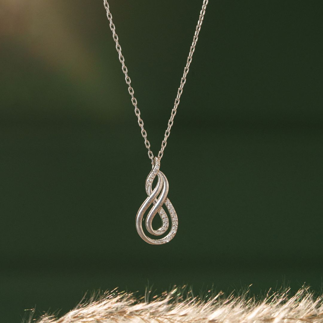 Aura Twist Pendant With Chain