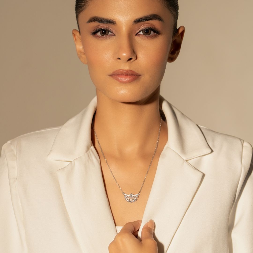 Chand Bloom Pendant With Chain