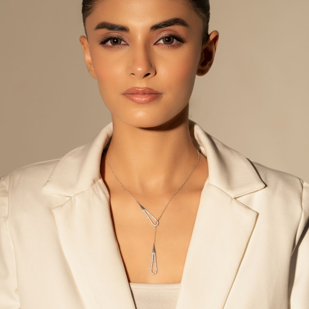 Elvya Crystal Flow Silver Pendant With Chain
