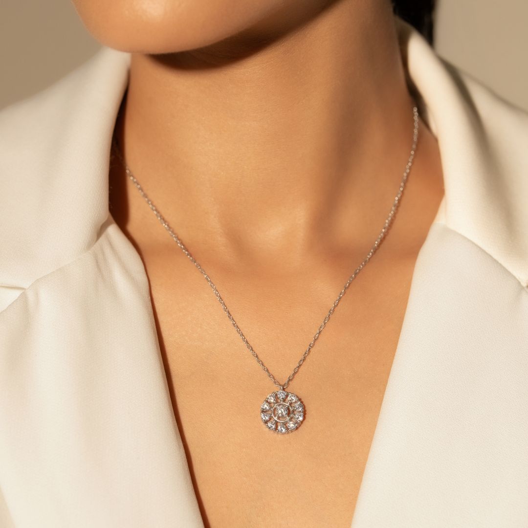 Velora Bloom Pendant With Chain