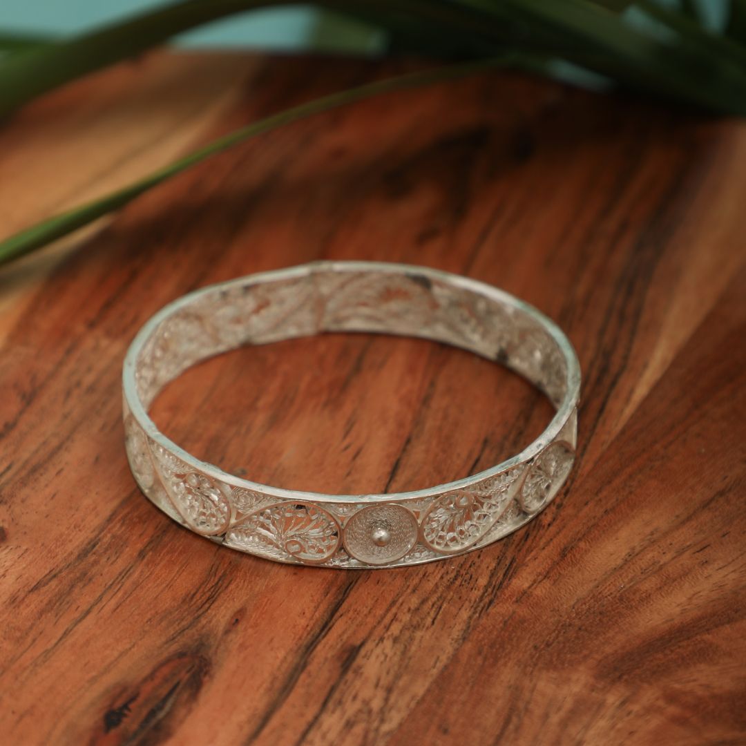 handcrafted Tarakashi filigree 925 silver bangles Odisha India