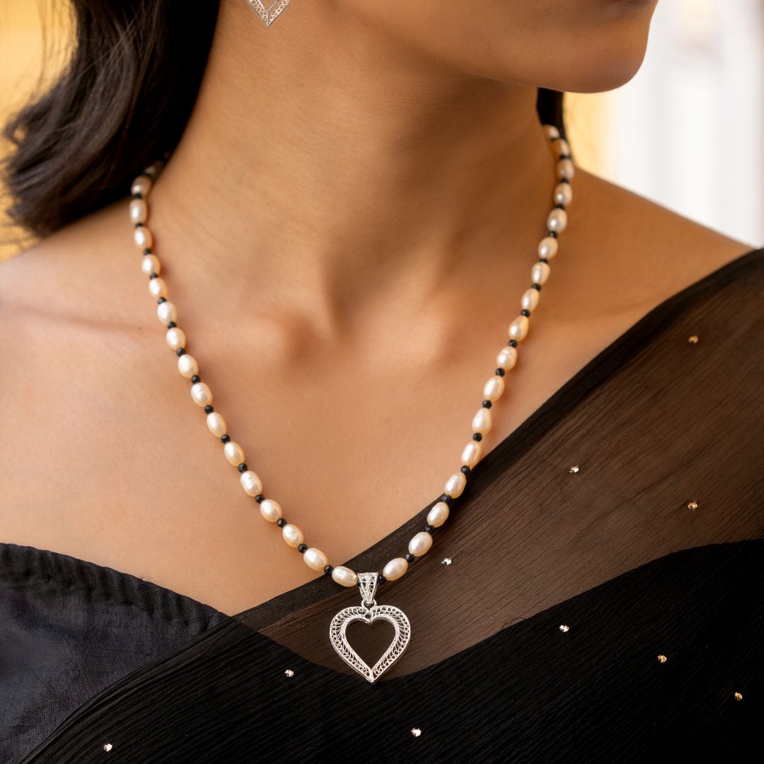 traditional Tarakashi filigree silver pendant necklace India