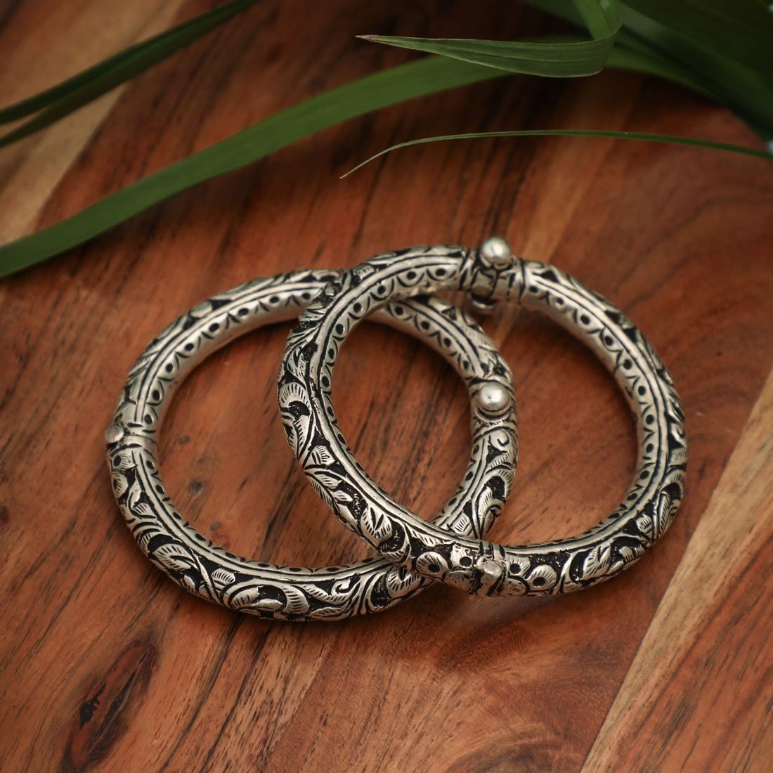 Varnitavalli Silver Bangles