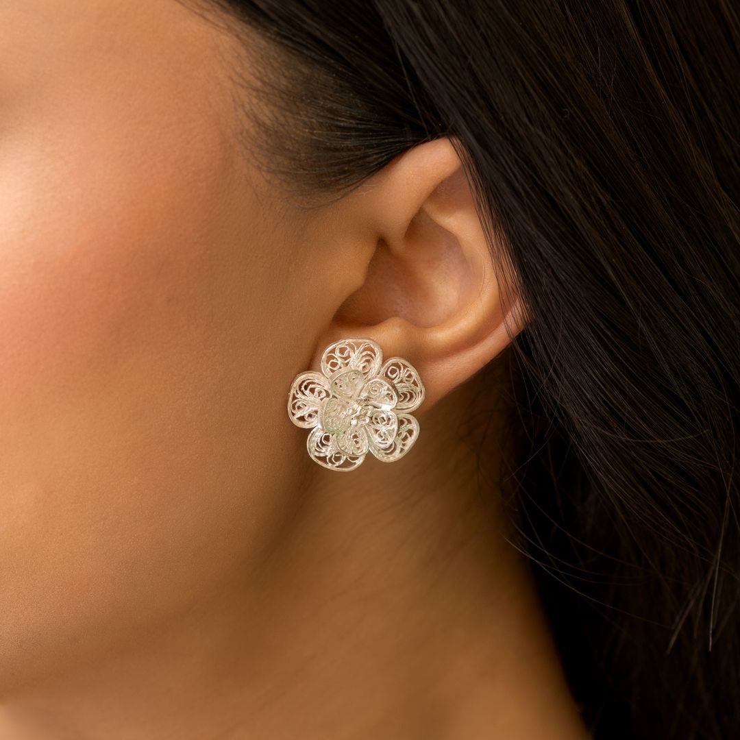 traditional Tarakashi filigree silver pendant necklace India