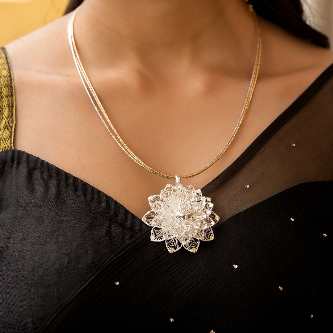 traditional Tarakashi filigree silver pendant necklace India