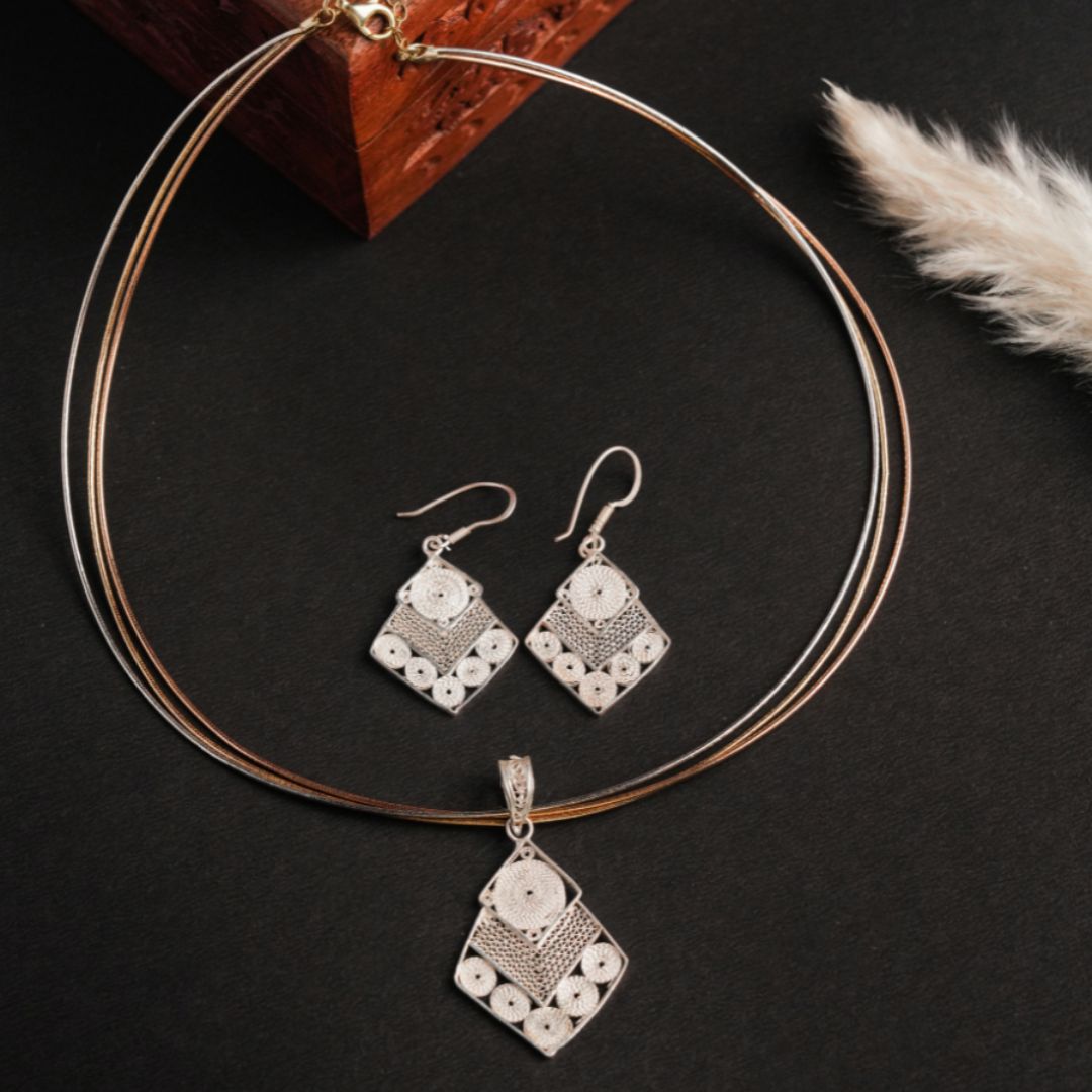 handmade Tarakashi filigree sterling silver necklace India