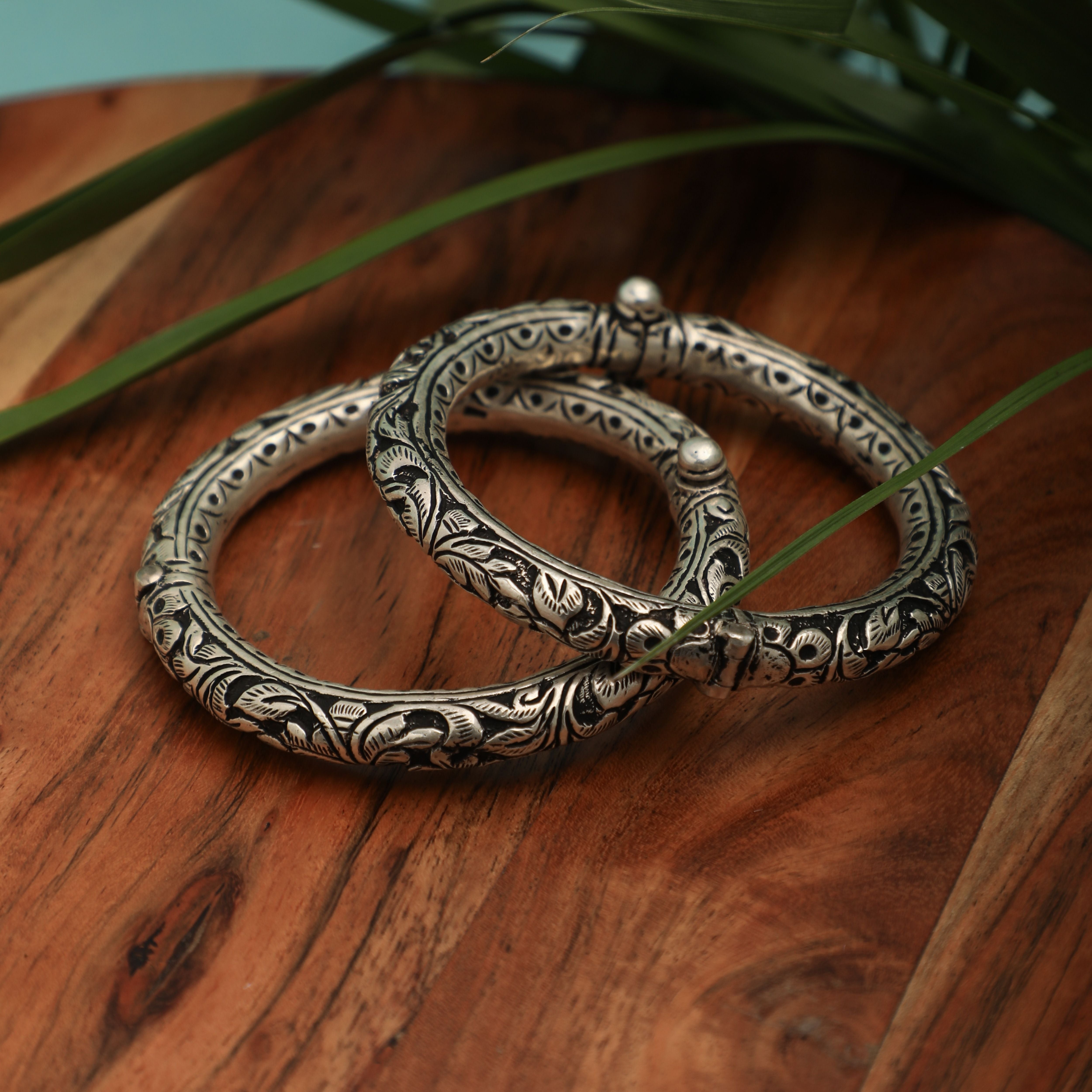 Varnitavalli Silver Bangles