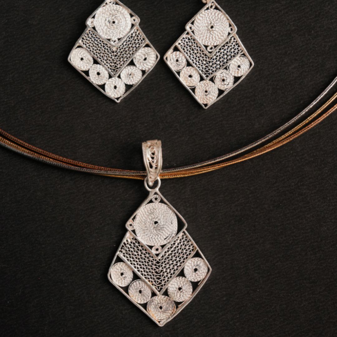 handmade Tarakashi filigree sterling silver necklace India