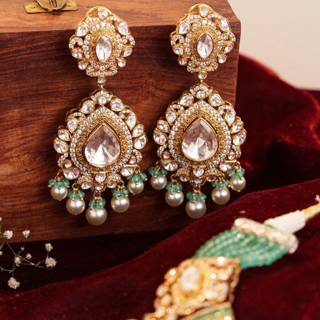 Rajsi Emerald Kundan Necklace Set with Earrings