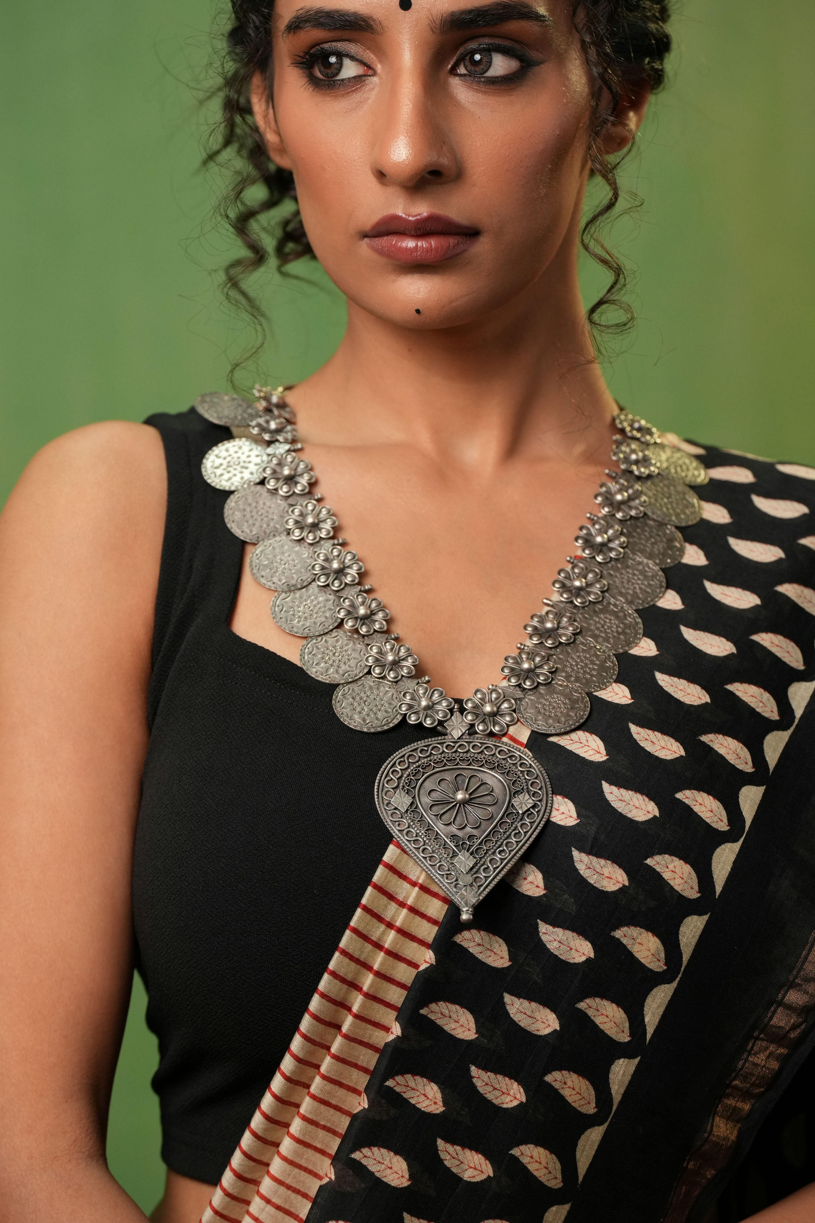 Vintage Disc Flower Necklace