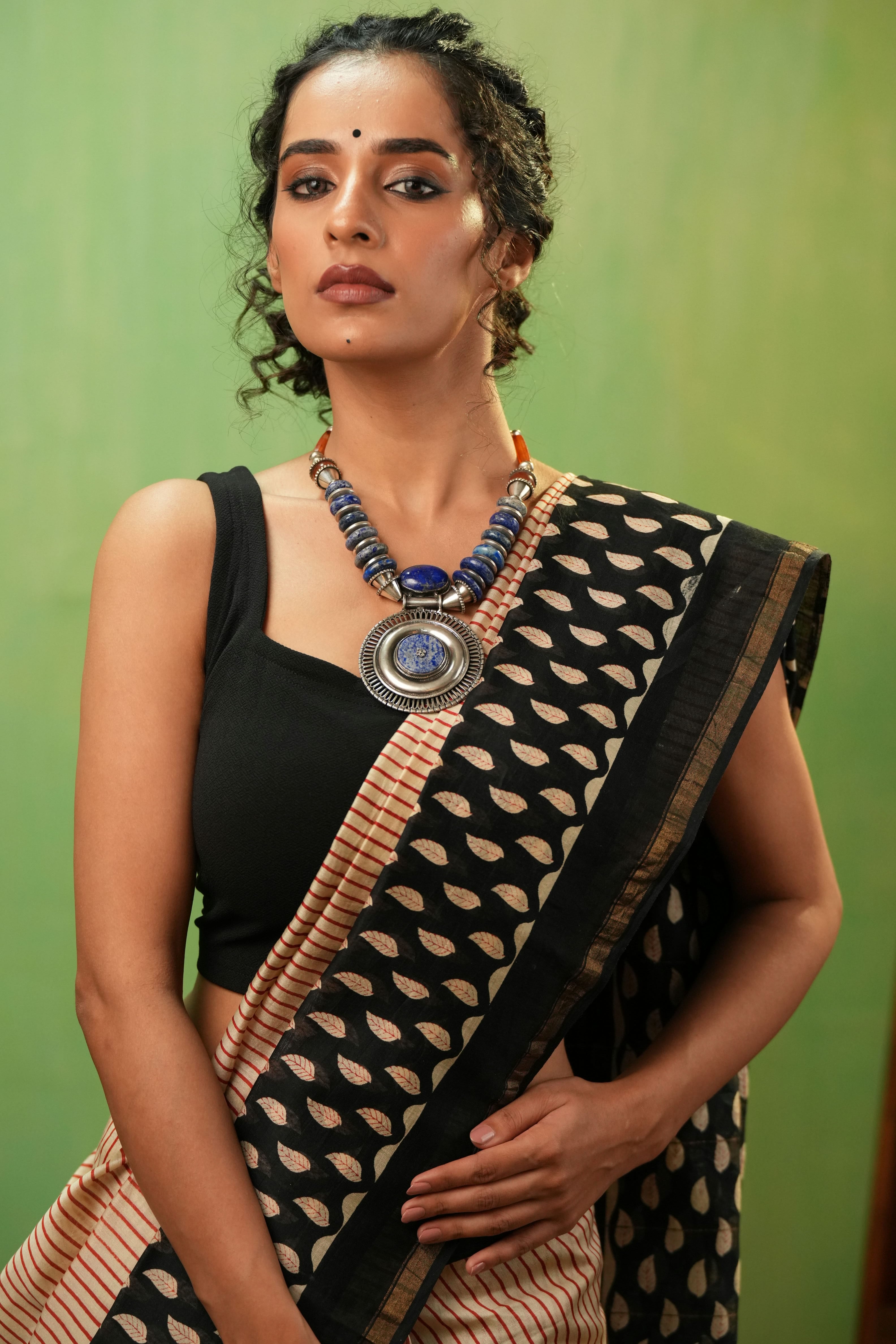 Amber Bead Oxidized Pendant Necklace