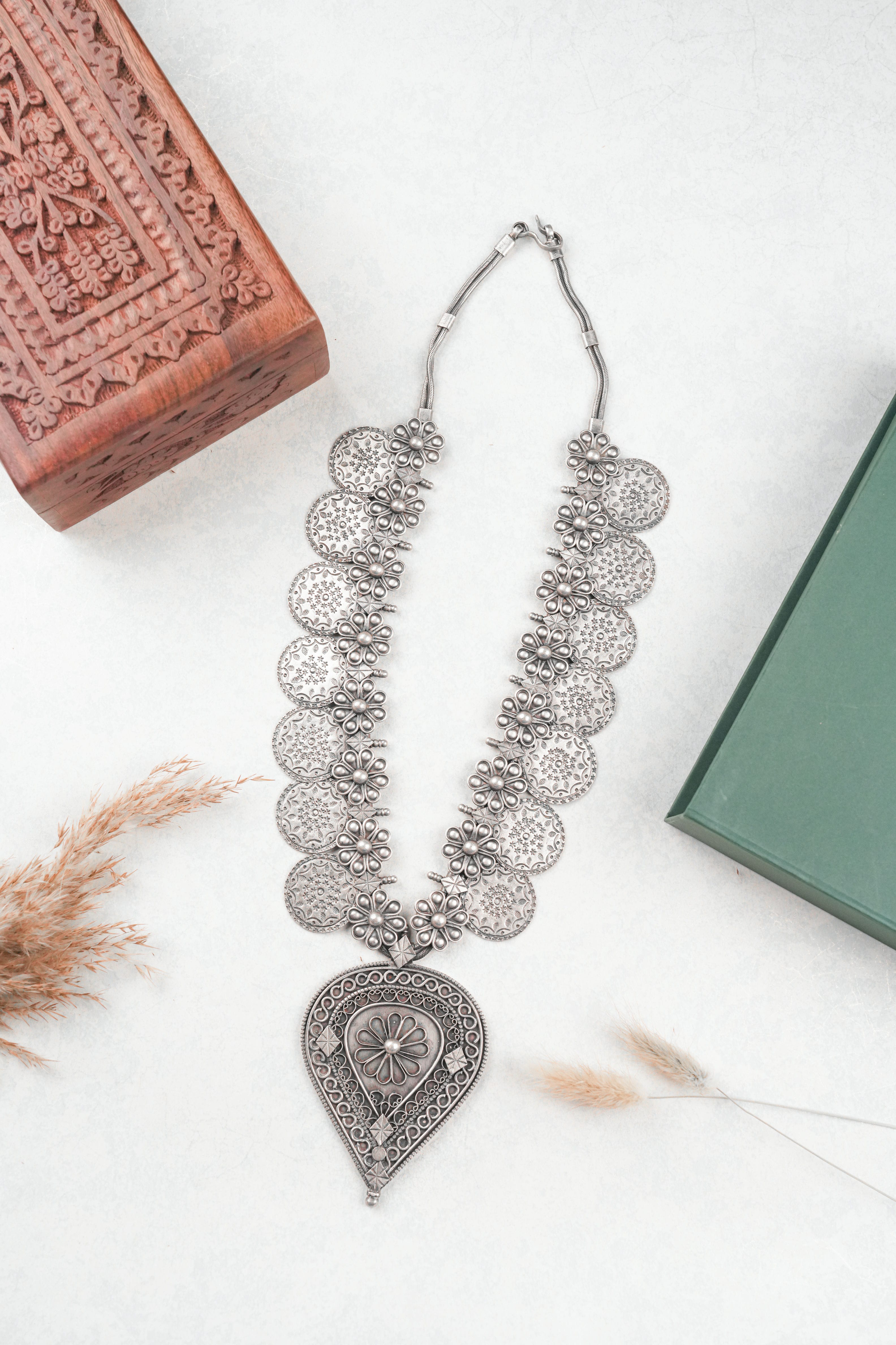 Vintage Disc Flower Necklace