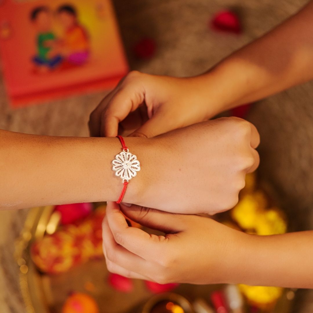 Komal Pushp Rakhi